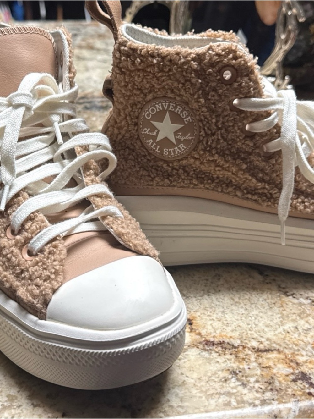 Converse All Star Chuck Taylor beige Sherpa platform high-top sneakers Size 5.5